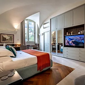 Aparthotel Dimora Collection - Le Corti - Boutique Luxury In A Restored 13th Century Convent, With Sauna And Gym (adults Only)